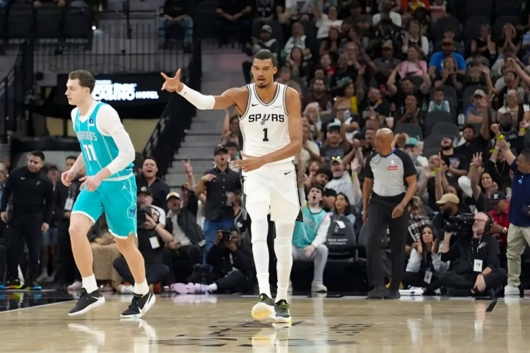 世界杯官方会员-文班亚马捕住黄蜂：遮天蔽日的存在感